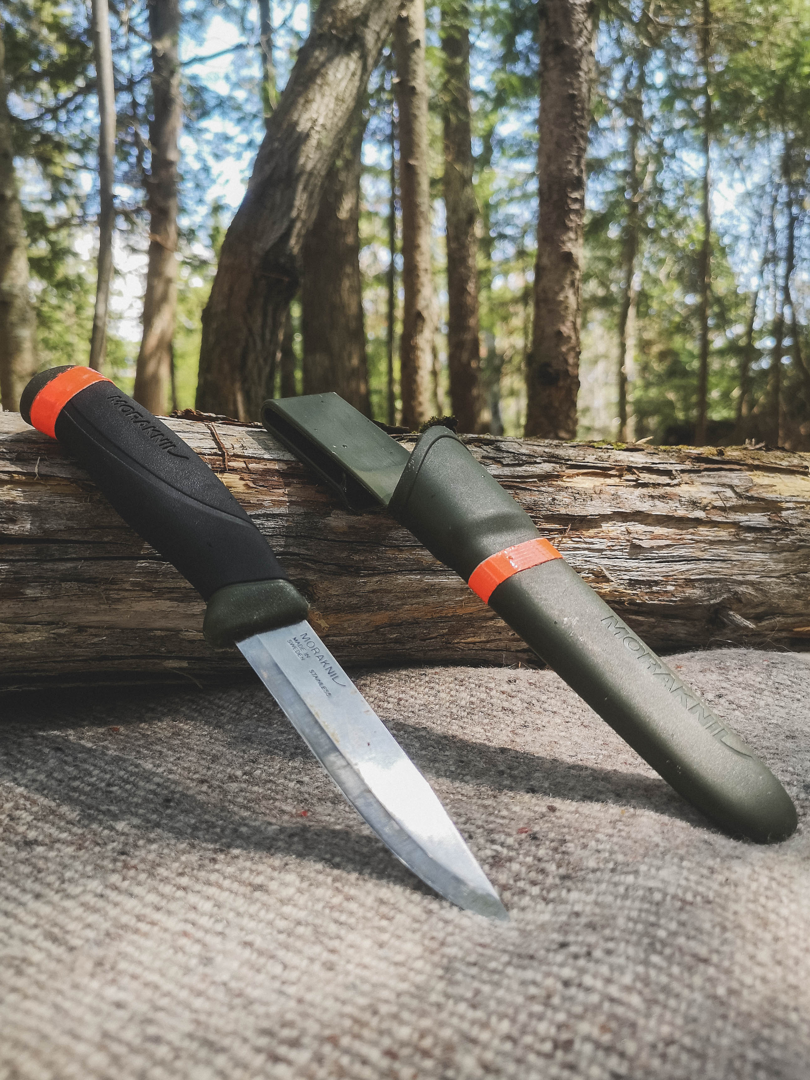 couteau pour survie en forêt