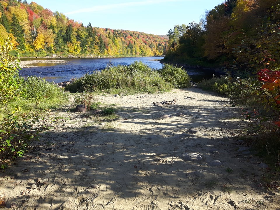 beach of l'île enchateresse in sainte brigitte de laval